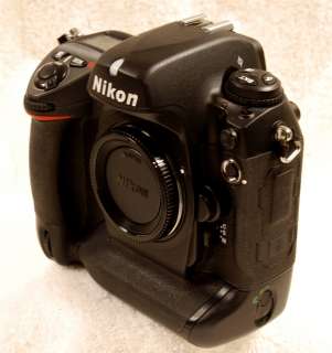 NIKON DIGITAL SLR 12.4 MP D2Xs BODY WITH BATTERY & CHARGER MINT NO 