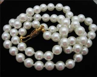 This is a vintage GLASS FAUX PEARL BEAD NECKLACE!