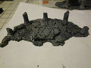 OLD DESOLATE TEMPLE RUINS W/ ALTAR  DUNGEON TERRAIN  D&D MINIS 