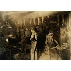  1908 child labor photo Glass works, night scene. Location 