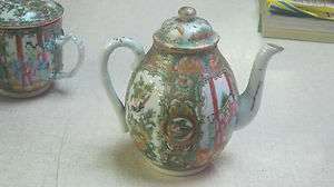 ANTIQUE CHINESE EXPORT 1840S ROSE MEDALLION TEAPOT WITH LID 7 TALL 