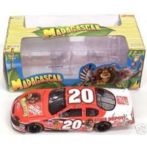  Nascar Madagascar 1:24 Scale Tony Stewart #20 Home Depot 
