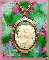 DAINTY GREEN 3/D SISTERS/FRIENDS CAMEO PENDANT/NECKLACE  