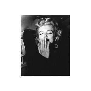 Marilyn Monroe Kiss Blow